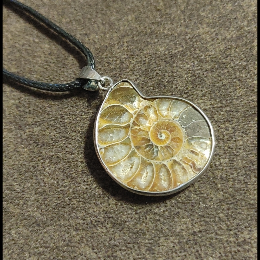 "Ursula" Jewelry 🐙 - Picture 8 of 8